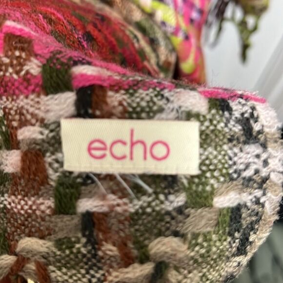 Echo Pink Red Green Woven Scarf - Picture 4 of 4